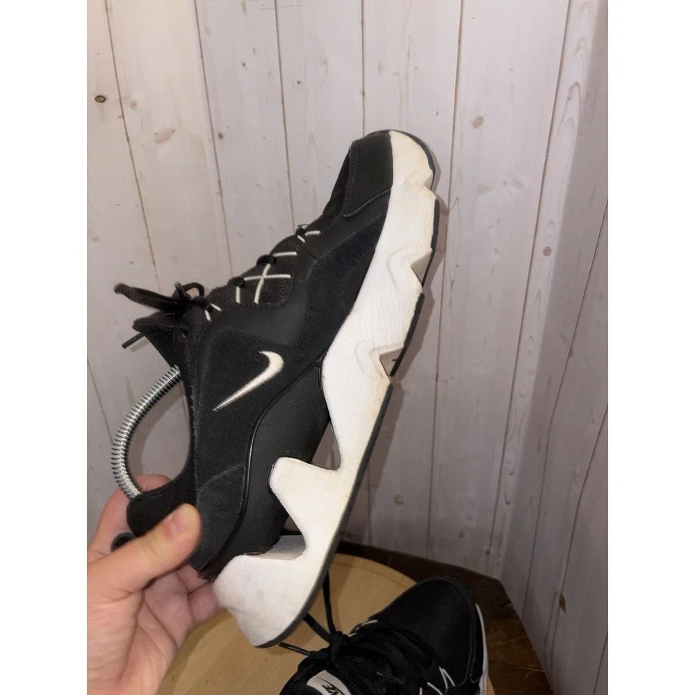 Nike Ryz 365 Womens Athletic Sneakers Black/White Size 9.5